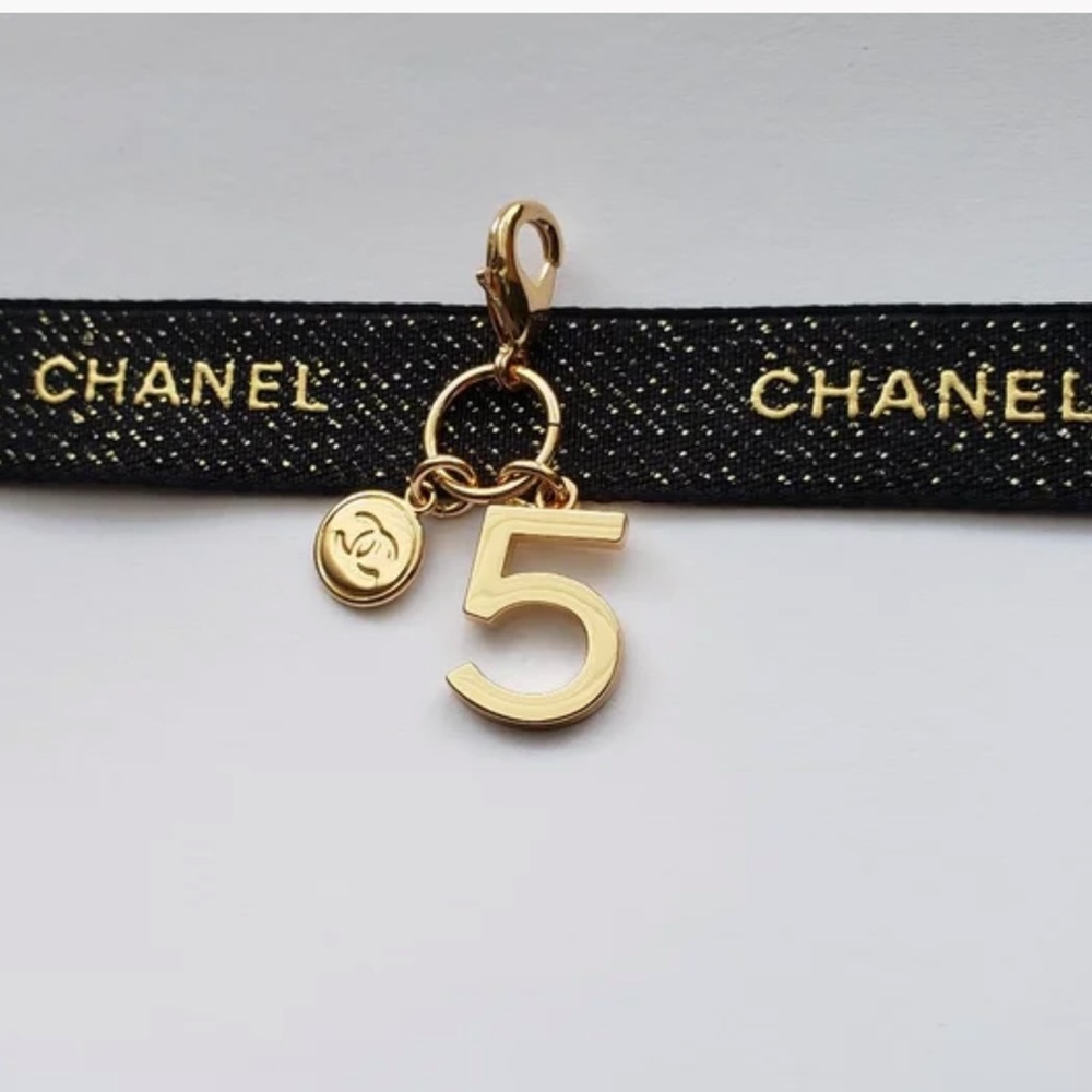 100% Authentic CHANEL Cosmetics Limited Edition Holiday Double Charm 5 P…
